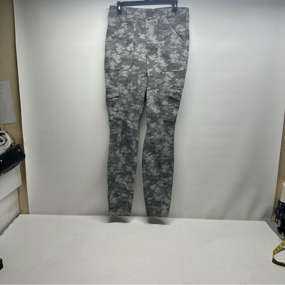 SPANX CAMO CARGO PANTS SIZE XL - Picture 9 of 11